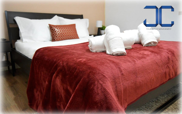 Riverside (with 3 Bedrooms) by JC