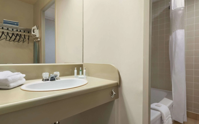Travelodge by Wyndham Sydney