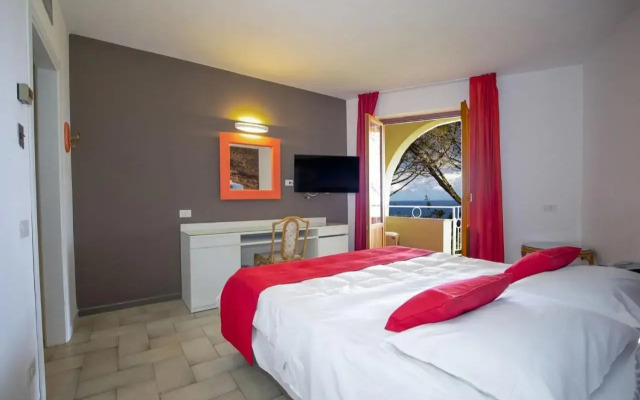 Perla del Golfo Resort