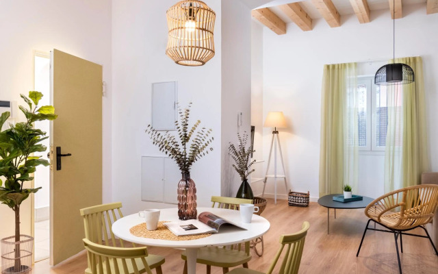 Lola 14 Suite Apartment