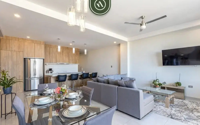 New 2 BR Condo With Private Terrace - BBQ