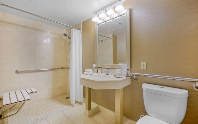 Omni Los Angeles  at California Plaza