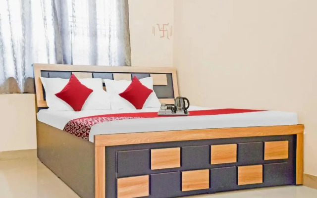 OYO 87180 Hotel Royal Galaxy