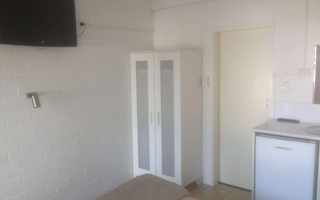 Hoey Moey Backpackers - Hostel – Guest Rooms – Coffs Harbour