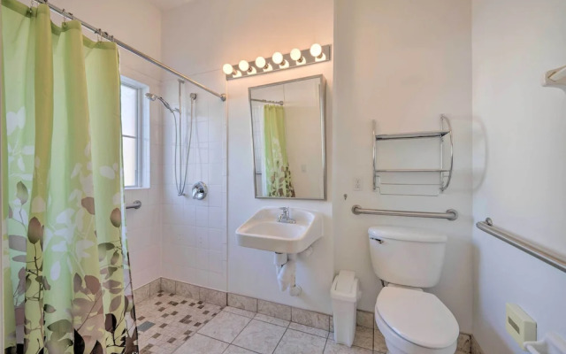 Bright Kissimmee Townhome Near Disney World!