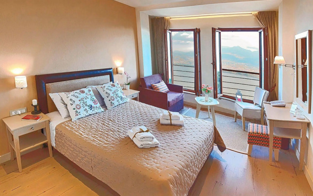 Arktos Mountain Hotel