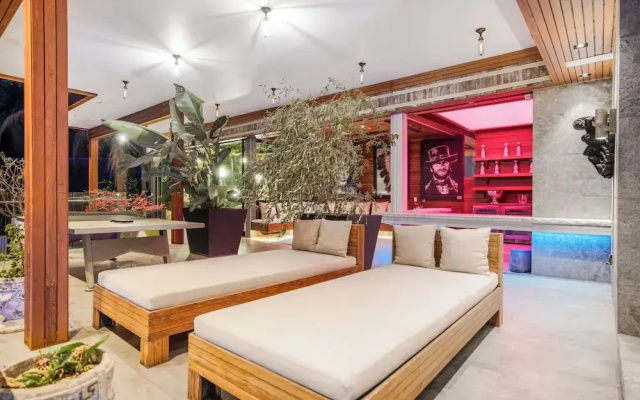 Villa Kaleida - Sleek Modern Sunset Villa With Eclectic Style & Infinity Pool