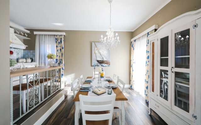 Villa Eleganza With Pool For 9 Guests , Zadar