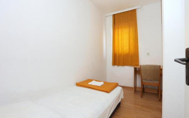 Apartments with WiFi Dugi Rat, Omis - 18917