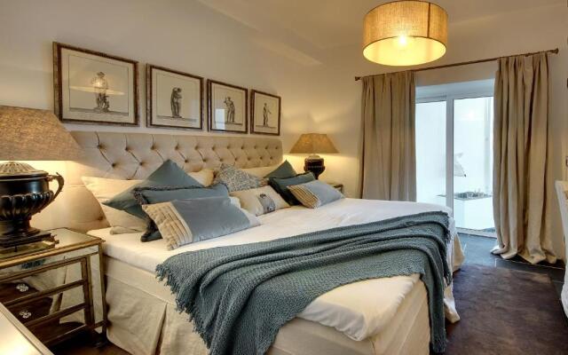Casa Latino - Oceanfront - Luxury & Charming villa- Jacuzzi at Rooftop