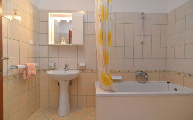 Apartment 739