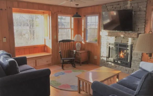 Moirai - W002 Relaxing Home With A Quiet View, Minutes Away From Moody Beach 3 Bedroom Home by Redawning