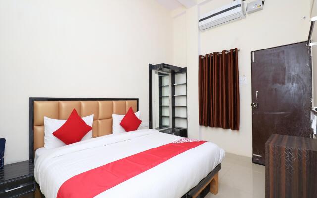 OYO 22703 Jee's Stay