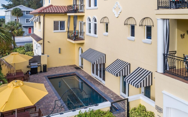 Casa de Mariposa Mansion