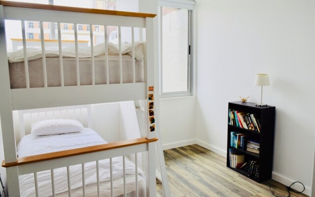 Bright 2 Bedroom Apartment in Cape Town City Centre