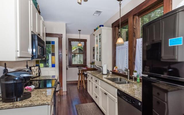 Mistletoe House in Fredericksburg