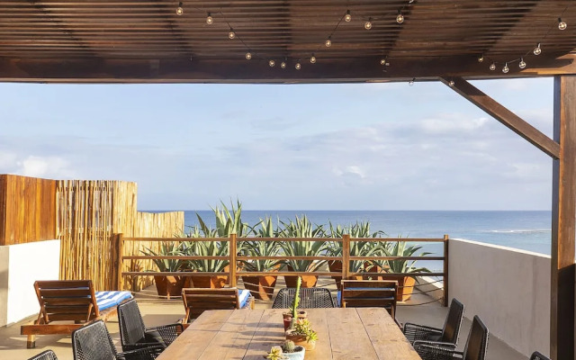 Enchanting 4 Bedroom PH With Beach Front