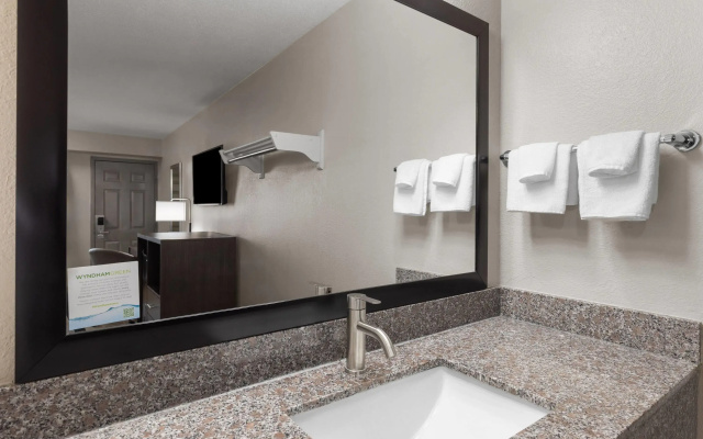 Super 8 By Wyndham Charleston WV