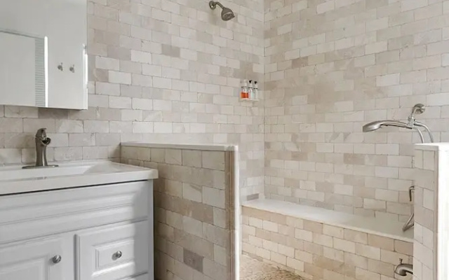 Spacious 1 Bedroom APT at the beach