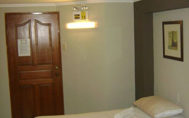 Metro Room Budget Hotel