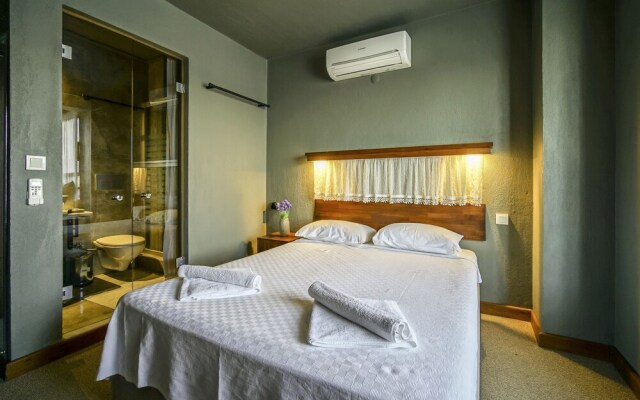 The Green Goose Hotel