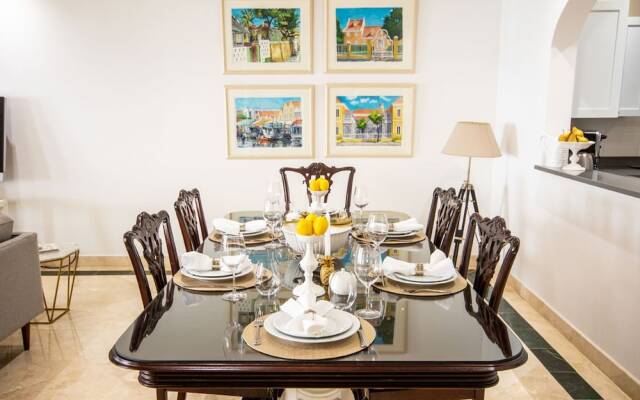 Old Trees 7 - Bella Vista by Blue Sky Luxury