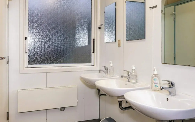 Holiday Home With Shared Bathroom, Kitchen