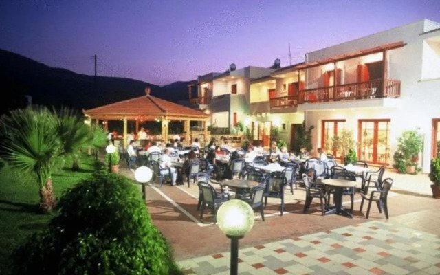 Paloma Garden-Corina Hotel