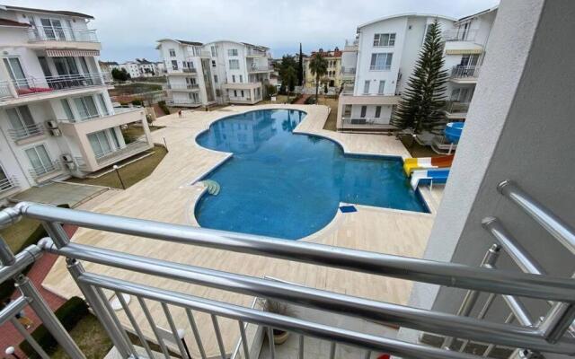 Lovely 3 Bedrooms Luxury APT with pool and Gym