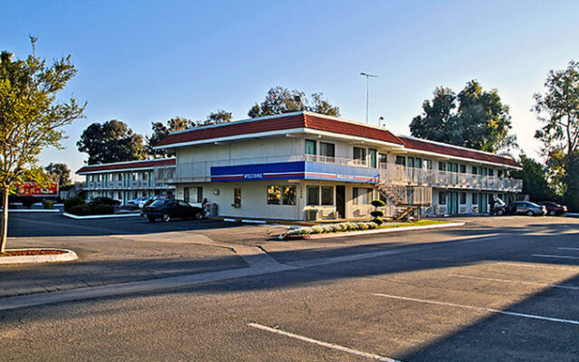 Motel 6 Fresno - SR 99