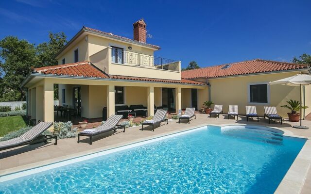 Stylish Villa With Swimming Pool In Vizinada