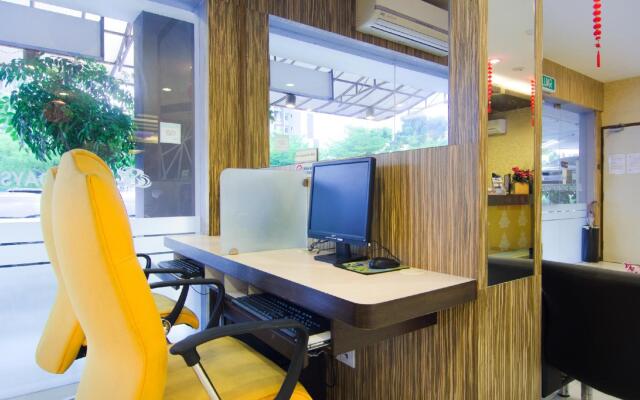 8 Days Boutique Hotel @ Mount Austin JB