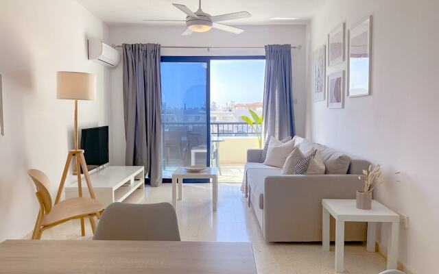 Phaedrus Living Byzantium Modern City Flat