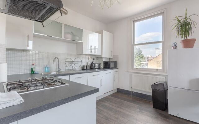 Spacious and Contemporary 3 Bedroom House