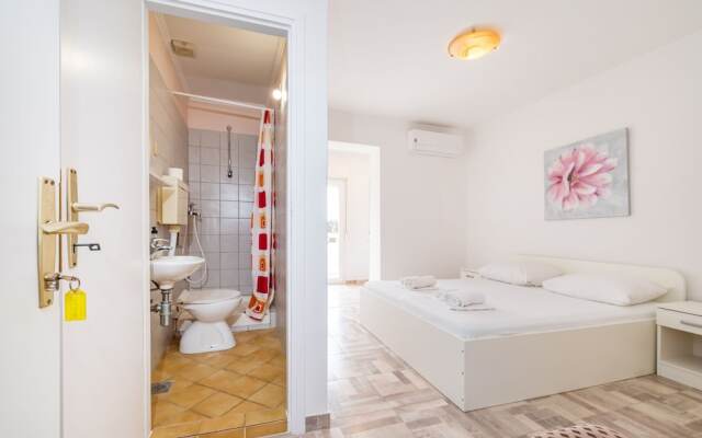 Studio Apartments Near Center 3