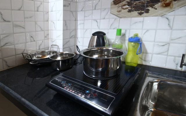 Oyo Home 23417 Elegant Studio