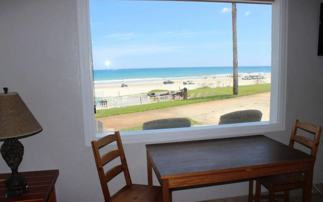 Shoreline Suites & Cabana Cottages