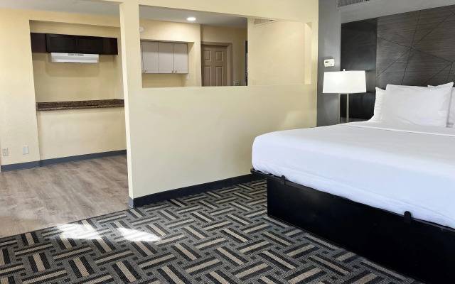 La Quinta Inn by Wyndham Indianapolis Airport Lynhurst