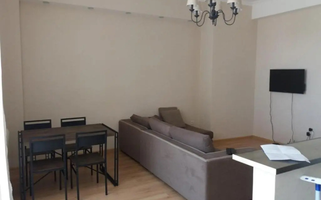 33 Irakli Abashidze Street vake