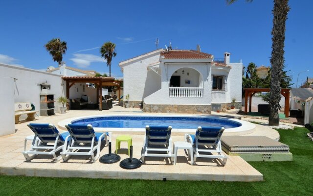 Villa With Private Swimming Pool in Queseda