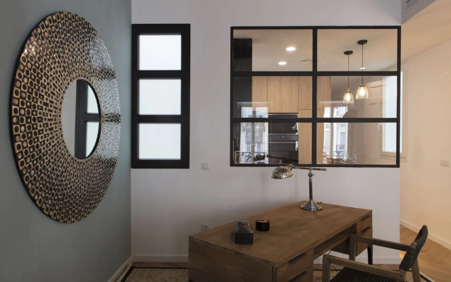 Chic & Central in Lively but Quiet Area