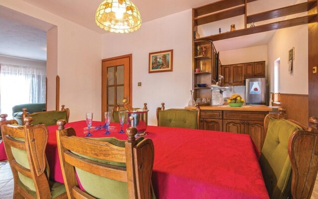 Stunning Home in Pula With Wifi and 5 Bedrooms