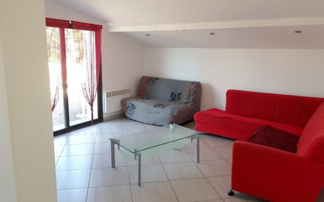 Apartment With 2 Bedrooms In Saint Mitre Les Remparts, With Wonderful Sea View, Furnished Terrace And Wifi 10 Km From The Beach