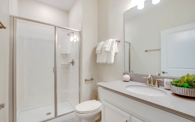 4 Bedroom Town Home with Pool