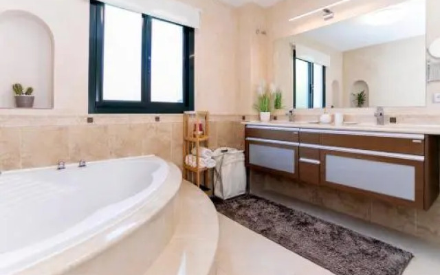 N&A Benalmádena Stunning 2bdr Villa with Sea Views