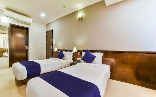 OYO Flagship 27068 The Sapphire Comfort Hotel