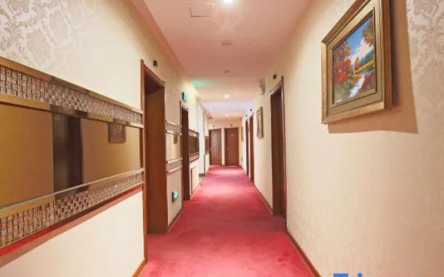 Tianfu Hotel (Yichun Lindu Wood Sculpture Park)
