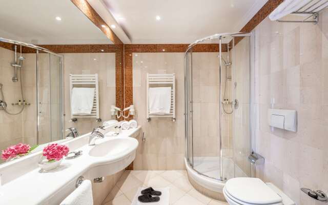 The Regency Hotel, Sure Hotel Collection by Best Western