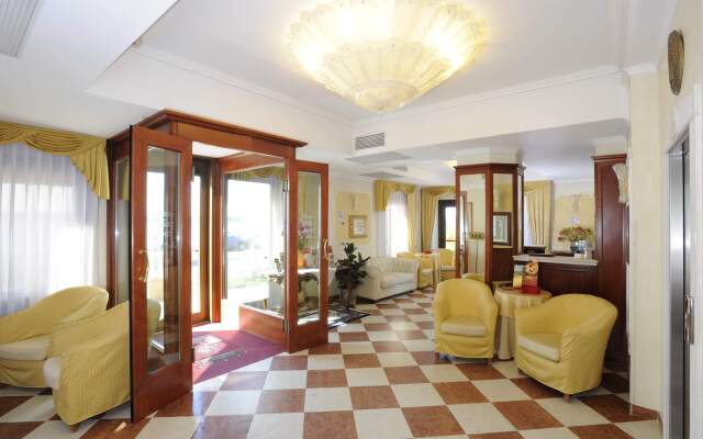 Russo Palace Hotel
