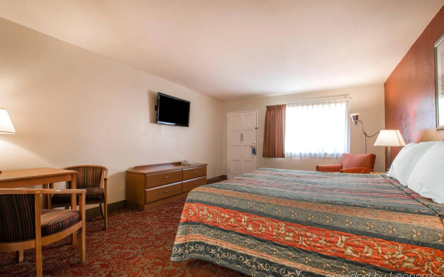 Rodeway Inn Fallbrook Downtown